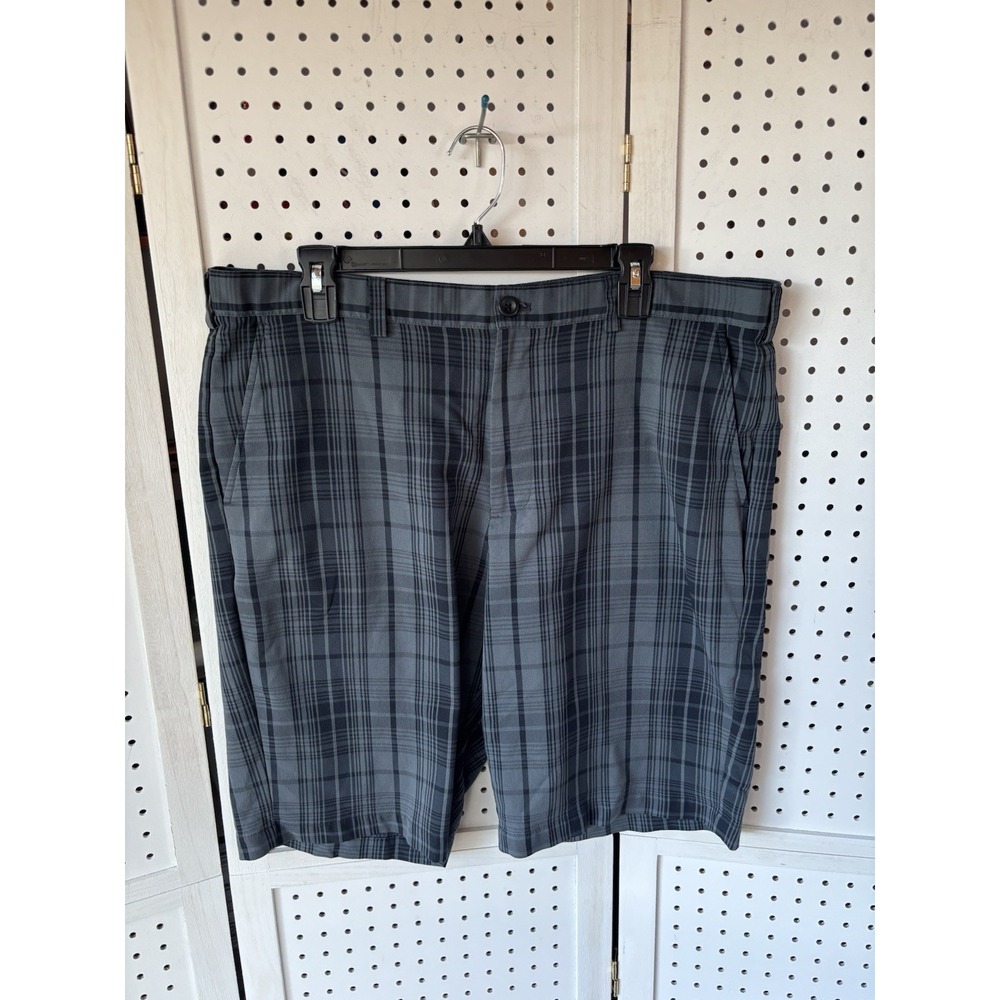 Izod Golf Classics Plaid Men's 38 Shorts Black Gray Polyester Active Outdoor
